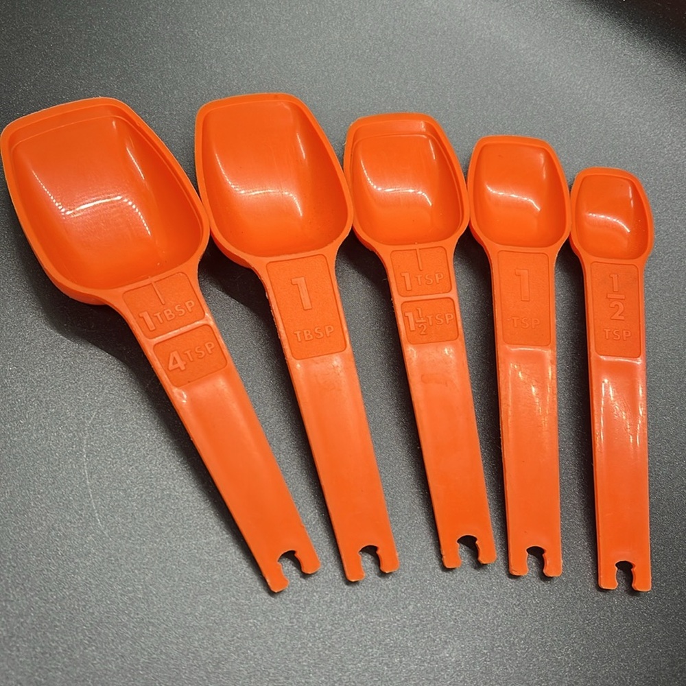 Vintage Tupperware 5 Piece Orange Nesting Measuring Spoon Set